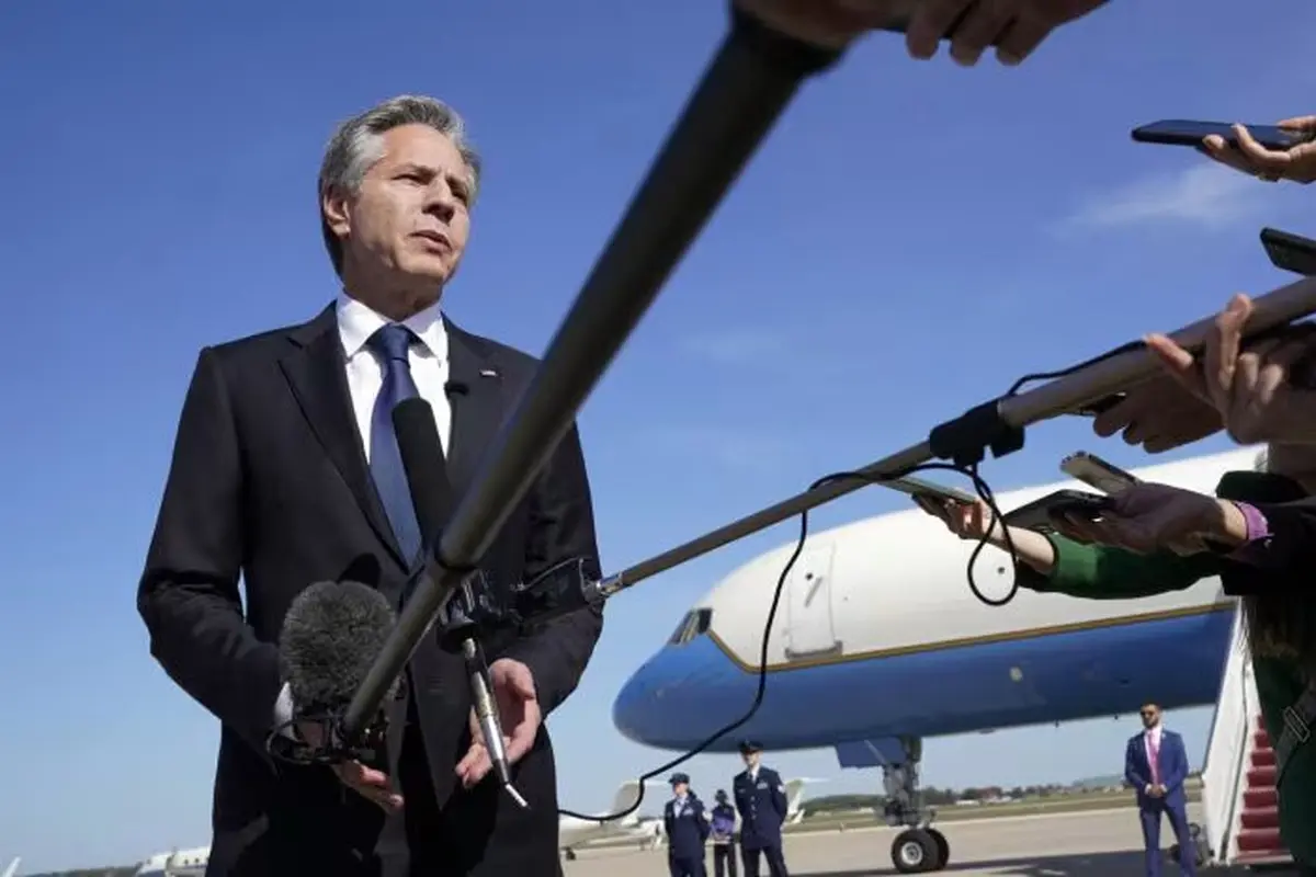Menteri Luar Negeri AS Antony Blinken sebelum menaiki pesawat, 11 Oktober 2023, di Pangkalan Gabungan Andrews, Maryland, dalam perjalanan ke Israel. (Foto: AFP/Jacquelyn Martin)