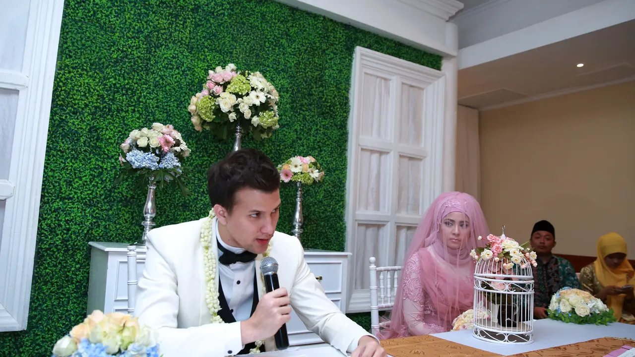 [Bintang] Akad nikah Risty Tagor dan Stuart Collin