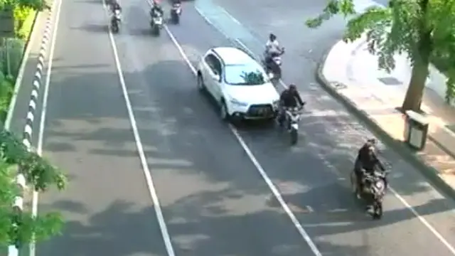 Pengakuan Pengemudi yang Tabrak 3 Pengendara Motor di Surabaya