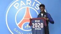 PSG mengontrak Timothy Weah hingga 2020. Timothy Weah merupakan anak mantan peraih Ballon d'Or, George Weah. (dok. PSG)