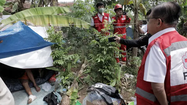 Ketua Umum PMI Jusuf Kalla Tinjau Lokasi dan Korban Gempa Cianjur