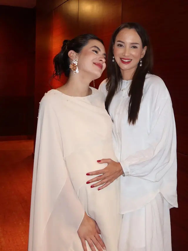 Steffi Zamora saat hadir di Premier Pengin Hijrah dengan gaya elegan. [@steffizamoraaa]