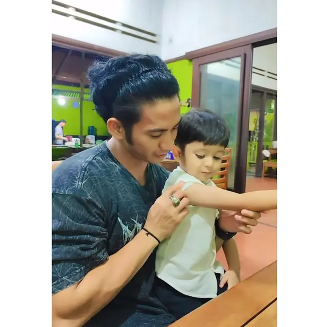6 Momen Rizki DA Bertemu Syaki, Dulu Minta Tes DNA Kini Makin Sayang Anak