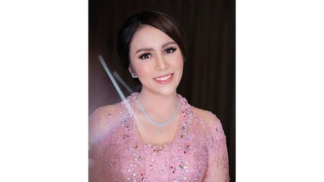 6 Gaya Momo Geisha Berdandan Bak Pejabat, Jadi Sorotan Publik