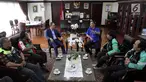 Ketua MPR Zulkifli Hasan (tiga kiri) menerima perwakilan Masyarakat Ojek Online Seluruh Indonesia (MOSI) di Ruang Kerja Ketua MPR, Jakarta, Kamis (25/10). MOSI meminta Zulkifli Hasan menjadi "Bapak Angkat" alias dewan pembina. (Liputan6.com/JohanTallo)