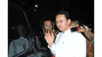 Seorang ibu muda Yusri Isnaeni tidak terima diteriaki maling oleh Gubernur DKI Jakarta Basuki Tjahaja Purnama. Warga Koja Jakarta Utara ini menyatakan niatnya untuk melaporkan pria yang akrab disapa Ahok ini ke Mapolda Metro Jaya,  