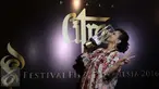 Aktris Cut Mini meraih Piala Citra untuk Pemeran Utama Wanita Terbaik dalam Festival Film Indonesia (FFI) 2016 di Taman Ismail Marzuki, Jakarta, Minggu (6/11). Penghargaan diterima Cut Mini berkat aktingnya dalam film Athirah (Liputan6.com/Gempur M Surya)