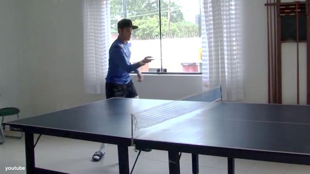 neymar-ping-pong-130507b.jpg