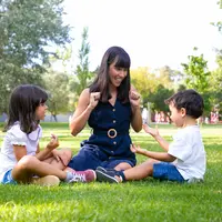 Bersama anak./Copyright&nbsp;freepik.com/author/pch-vector