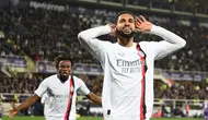 Gelandang AC Milan, Ruben Loftus-Cheek, merayakan gol yang dicetaknya ke gawang Fiorentina dalam laga giornata 30 Serie A Liga Italia di Artemio Frachi, Minggu (31/3/2024) dini hari WIB. AC Milan menang 2-1 dalam pertandingan ini. (Alberto PIZZOLI / AFP)