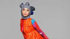 Sudah banyak orang tahu, Melly Goeslaw merupakan sosok penyanyi yang dikenal punya tubuh berisi. Belakangan pelantun lagu Ketika Cinta Bertasbih ini melakukan operasi potong lambung yang membuat penampilannya berubah. Melly Goeslaw sukses menurunkan berat badan hingga 30 kg dalam kurun 4 bulan. (Liputan6.com/IG/@melly_goeslaw