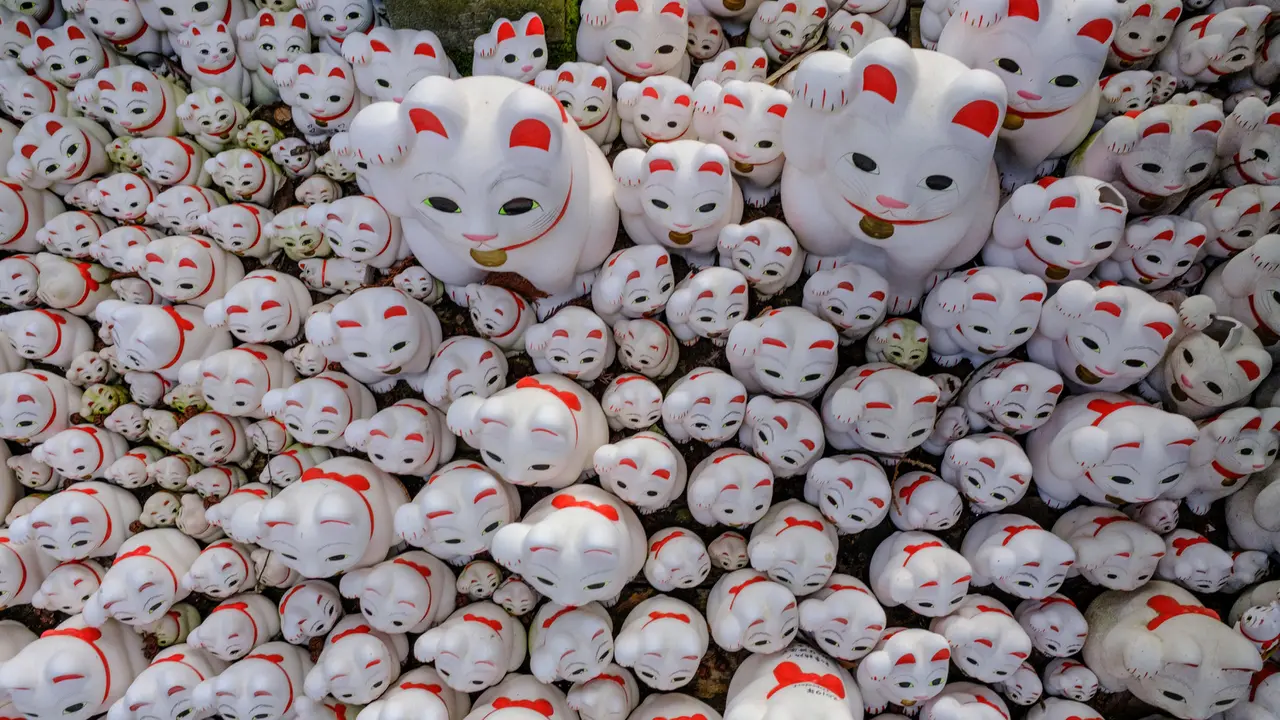 FOTO: Patung Kucing Keberuntungan Penuhi Kuil di Jepang