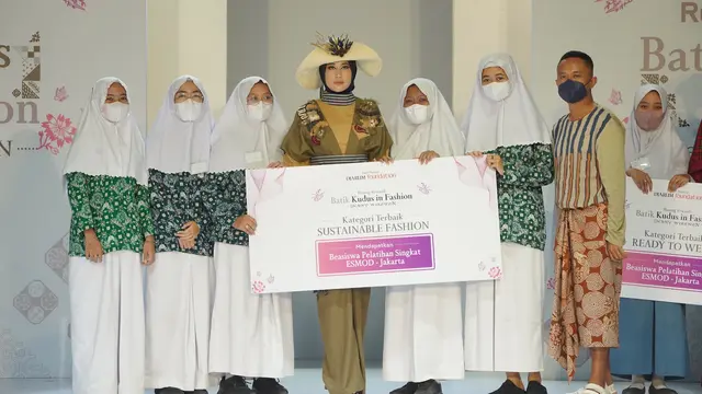 Canggihnya Siswa SMK Kudus Rancang Busana Bertema Keberlanjutan, Dibereskan dalam 12 Hari