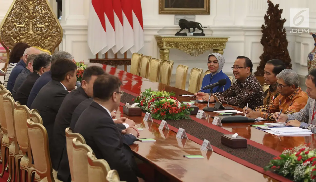 Suasana saat Presiden Joko Widodo menerima Ketua Senat Parlemen Republik Kazakhstan, Kassym Zhomart di Istana Merdeka, Jakarta, Selasa (13/3). (Liputan6.com/Angga Yuniar)