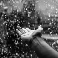 Lihat ke jendela dan nikmati hujan sambil dengerin lagu-lagu ini. (foto: medium)