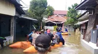 Banjir Rendam Permukiman di Cipondoh Kota Tangerang, Warga Mengungsi ke Rumah Pemotongan Hewan