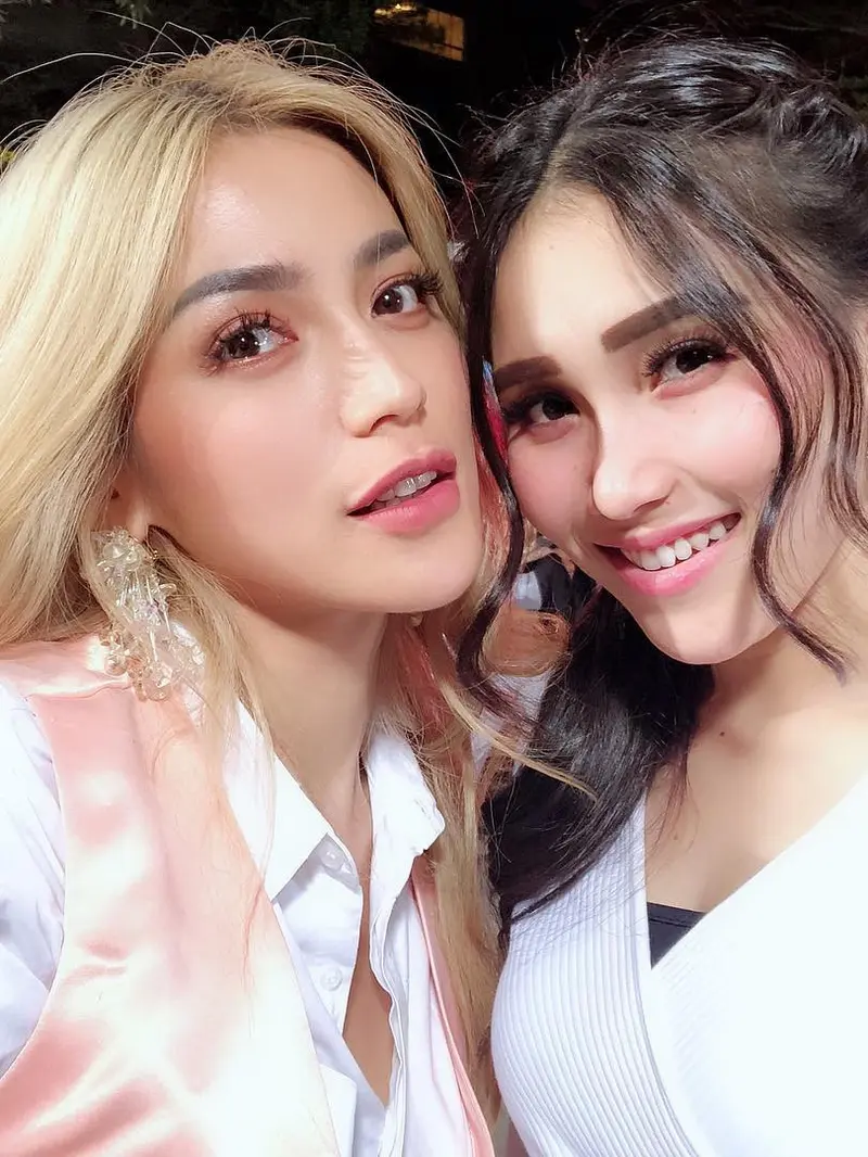 [Bintang] Jessica Iskandar dan Ayu Ting Ting