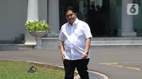 Mantan Ketua TKN Jokowi-Ma'ruf pada Pilpres 2019 Erick Thohir tiba di Kompleks Istana, Jakarta, Senin (21/10/2109). Kedatangan Erick Thohir berlangsung jelang pengumuman menteri Kabinet Kerja Jilid II oleh Presiden Joko Widodo atau Jokowi. (Liputan6.com/Angga Yuniar)