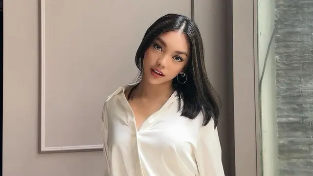 Profil Naura Ayu, Anak Baldy Mulya Putra dan Penyanyi Senior Riafinola Ifani Sari yang Multitalenta. (instagram/naura.ayu)