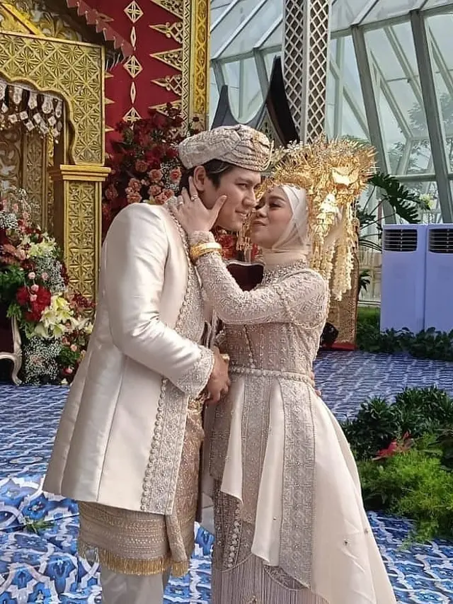 6 Potret Rizky Billar Pakai Baju Adat Minang, Resmi Dapat Gelar Panduko Rajo
