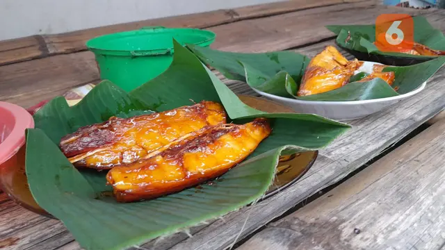 Kuliner Cimplung yang bahan dasarnya singkong diolah dengan campuran gula aren yang menghasilkan cita rasa yang manis dan lezat (Hermawan Arifianto/Liputan6.com)