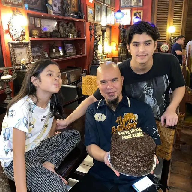 7 Momen Ulang Tahun Ahmad Dhani Ke-48, Kompak Bersama Kelima Anaknya