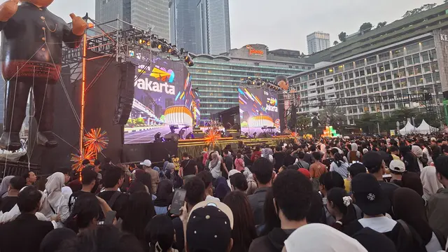 Situasi Terkini Bundaran HI Jelang Malam Puncak HUT Jakarta. (Liputan6.com/Rifqy)