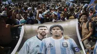 Lionel Messi pun kini sah mensejajarkan dirinya dengan duo legenda Argentina, Diego Maradona dan Mario Kempes, yang masing-masing jadi inspirator kemenangan Albiceleste di Piala Dunia 1986 dan 1978. (AFP/Emiliano Lasalvia)
