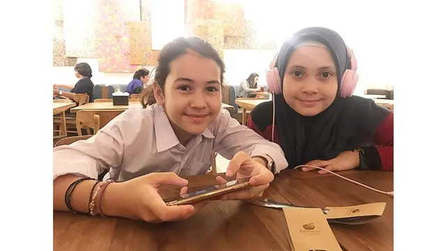 6 Potret Richelle Skornicki saat Berhijab, Adik Sandrinna Michelle