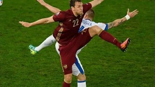 6 Momen Tak Sengaja Tersorot Kamera Saat Pertandingan Sepak Bola Ini Bikin Ketawa
