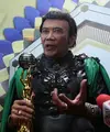Penyanyi dangdut senior Rhoma Irama mendapatkan penghargaan khusus di Indonesian Dangdut Award (IDA) 2017. Berkat karya-karnyanya, ia mendapatkan penghargaan sebagai Lifetime Achievement. (Deki Prayoga/Bintang.com)