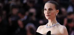 Natalie Portman tiba untuk pemutaran film "Arco" di Festival Film Cannes ke-78 di Cannes, Prancis selatan, pada 16 Mei 2025. (Valery HACHE/AFP)