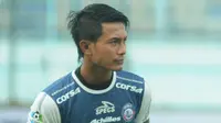 Bek Arema FC, Alfarizi, sudah melupakan kekalahan telak 1-6 dari Bali United pada musim lalu. (Bola.com/Iwan Setiawan)