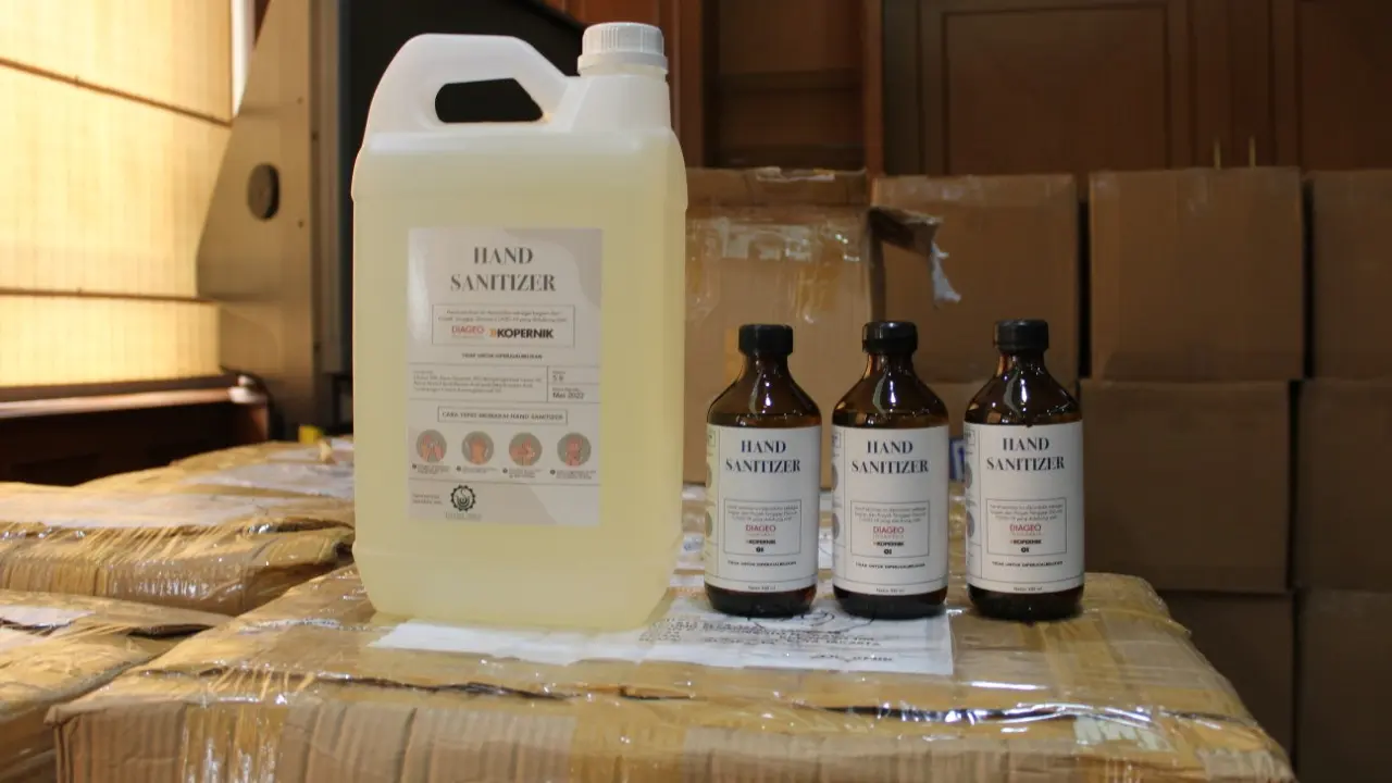 Diageo Indonesia bekerja sama dengan pemangku kepentingan terkait memproduksi dan mendistribusikan hand sanitizer di Jakarta dan Bali.