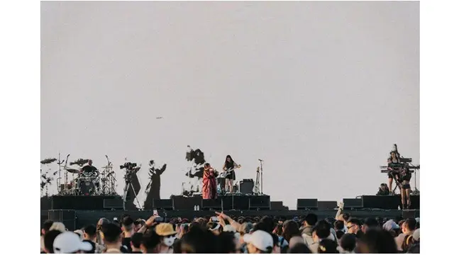 Jadi Musisi Indonesia Pertama Tampil di Coachella, Ini 6 Penampilan Niki Zefanya