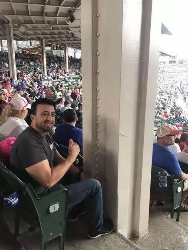 8 Potret Nyeleneh Orang saat Nonton Bola di Stadion Ini Kocak