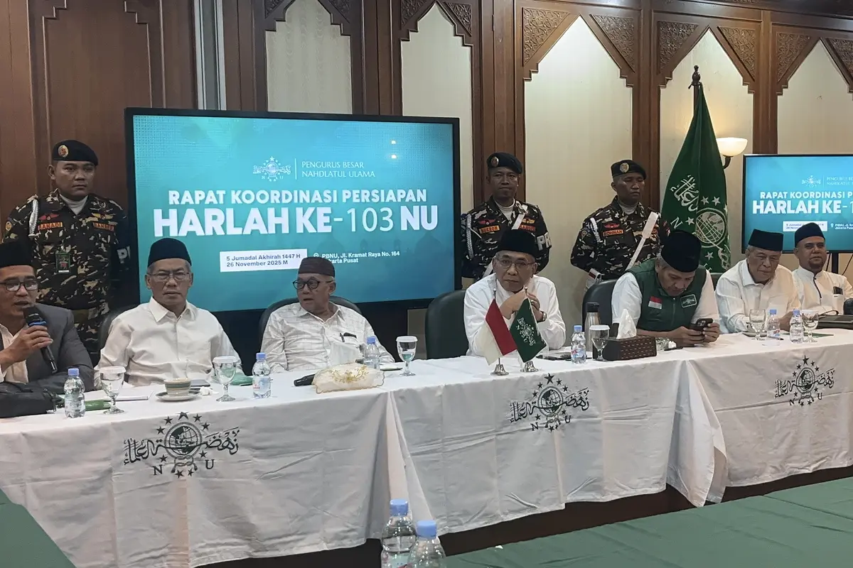 Ketua Umum PBNU Yahya Cholil Staquf atau Gus Yahya  dalam konferensi pers di Kantor Pusat PBNU, Jakarta Pusat, Rabu (26/11/2025).