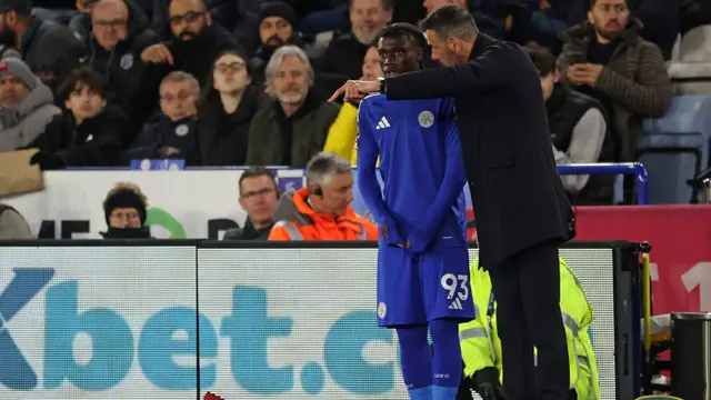 Foto: Jadi Debutan Kedua Termuda di Liga Inggris, Leicester Tak Pasang Sponsor pada Jersey Jeremy Monga