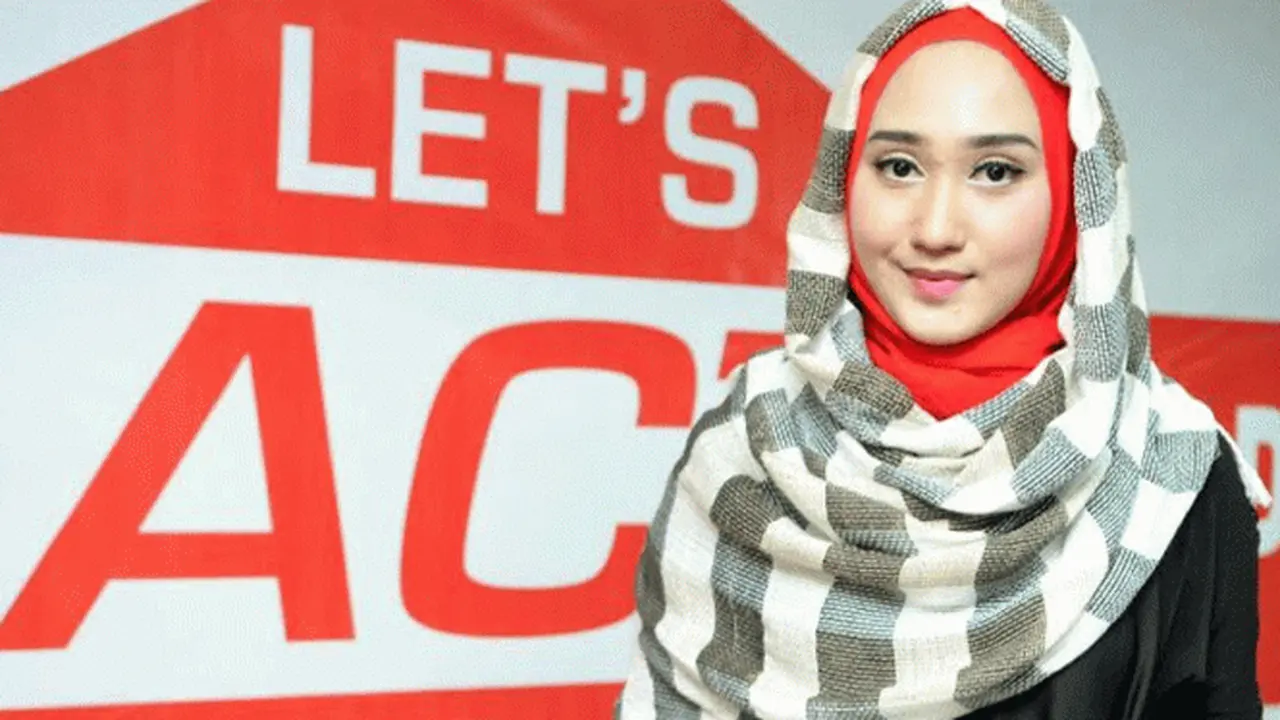Dian Pelangi, Bagikan Tips Makeup untuk Para Hijabers