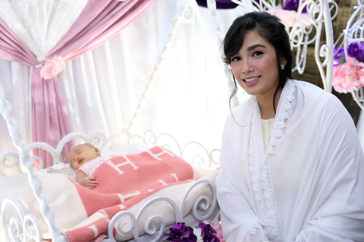 [Bintang] Ussy Sulistiawaty