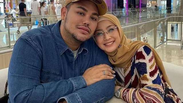 6 Momen Kebersamaan Desy Ratnasari dan Caren Delano, Jadi Sorotan Netizen