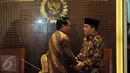 Ketua DPR, Ade Komarudin bersama Dirut Indosiar, Komjen Pol Imam Sujarwo (kiri) saat menerima kunjungan dari jajaran Group Surya Citra Media  (SCTV, Indosiar dan Liputan6.com) di Gedung DPR, Jakarta, Selasa (8/3/2016). (Liputan6.com/Johan Tallo)