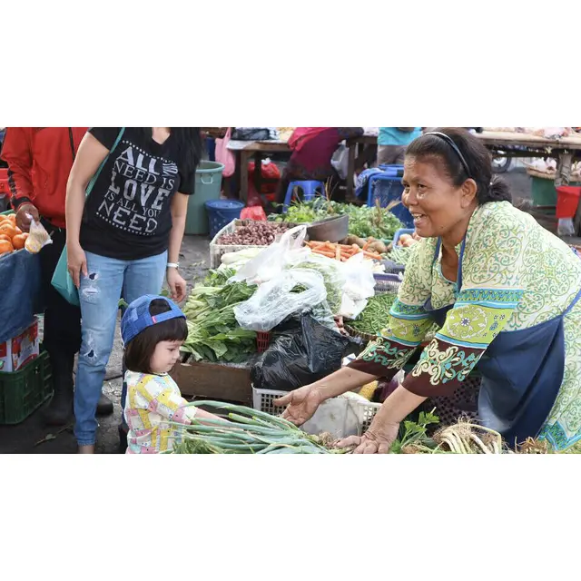 Artis Cantik Ini Ajak Anak Belanja di Pasar (sumber: instagram.com/@gisel_la)