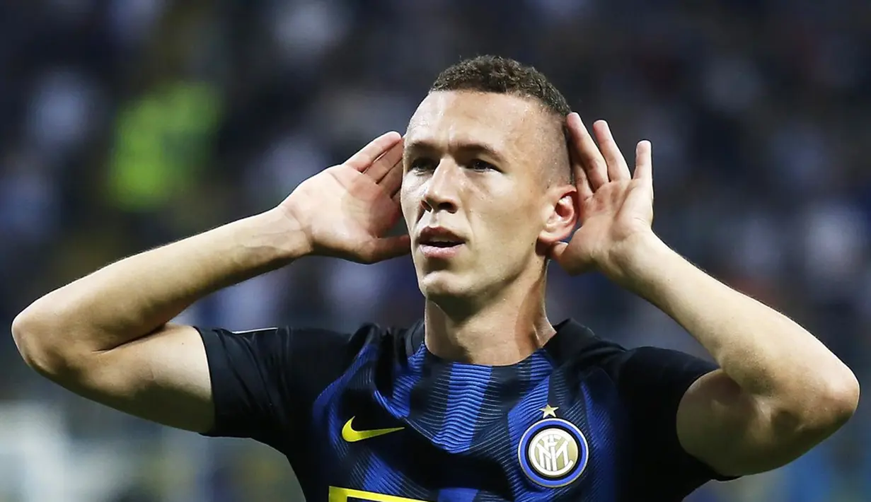 Ekspresi pemain Inter Milan, Ivan Perisic, setelah mencetak gol kedua ke gawang Juventus dalam laga pekan keempat Serie A di Stadion Giuseppe Meazza, Minggu (18/9/2016) malam WIB. (AFP/Marco Bertorello)