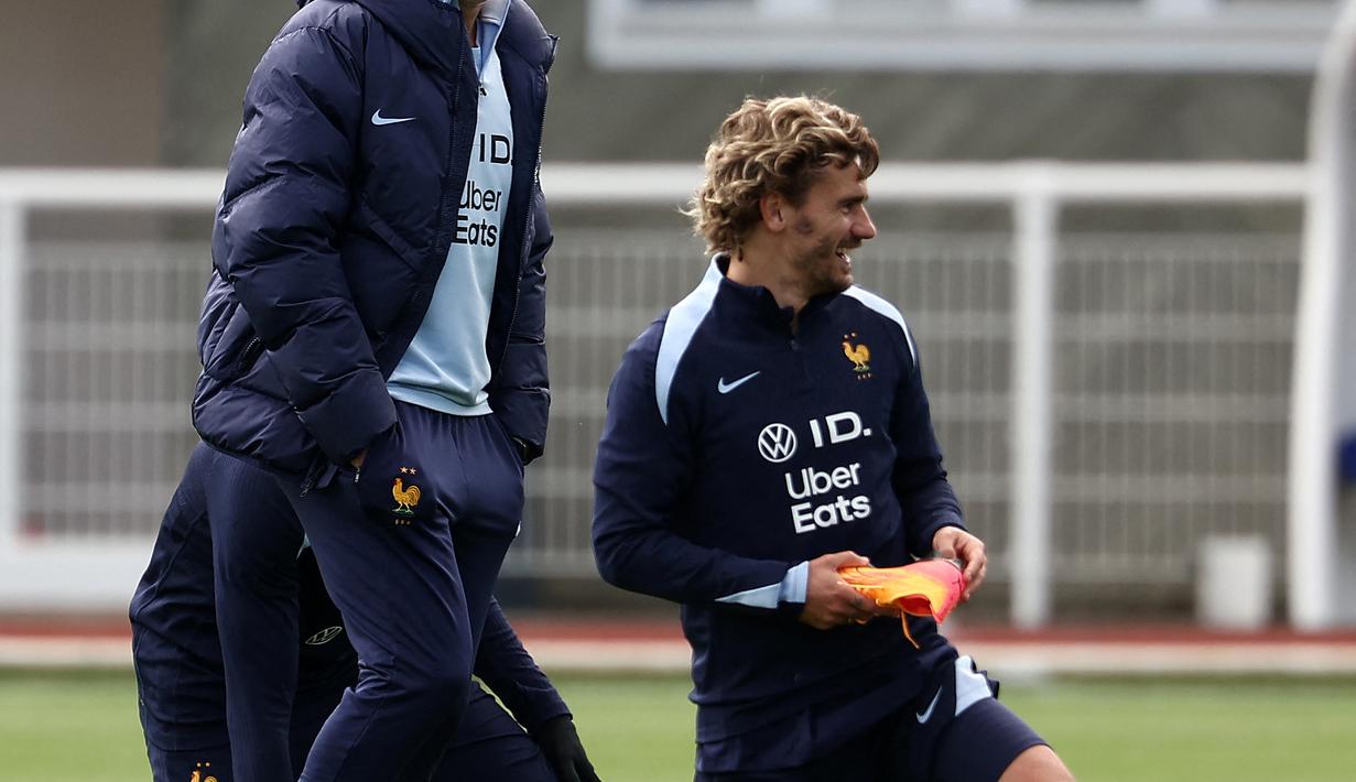 <p>Deschamps pun menyiapkan skuad terbaik untuk mewujudkan ambisi ini. (FRANCK FIFE / AFP)</p>