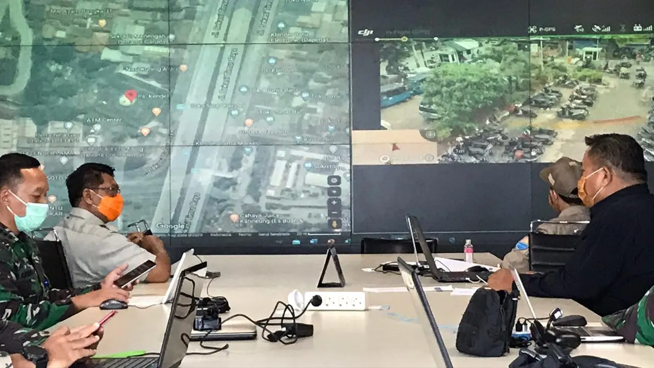 Tim Gugus Tugas Percepatan Penanganan Covid-19 memantau OTG di Jakarta menggunakan drone