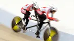 Pesepeda Indonesia Ni'mal Magfiroh dan Sri Sugiyanti memacu kecepatan pada nomor 3.000 meter persuit individu B saat Asian Track Championship 2019 di Veledrome, Jakarta, Jumat (11/1). Pasangan ini berhasil meraih perak. (Bola.com/Yoppy Renato)