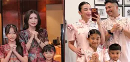 Sederet selebriti keturunan Tionghoa rayakan Imlek dengan busana bersiluet cheongsam. Penasaran seperti apa padu padan busana mereka? [@sarwenda29 @chelseaoliviaa]