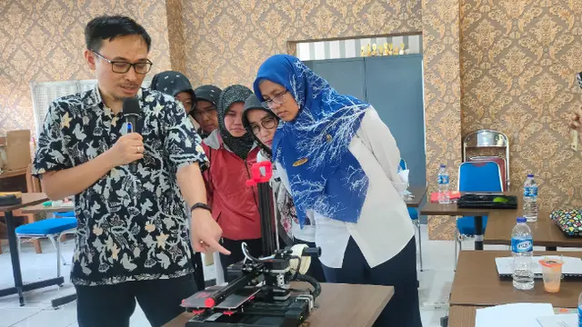 SMKN 2 Cirebon Kembangkan Bisnis Baru Usai Mendapat Printer 3D dari Universitas Prasetiya Mulya