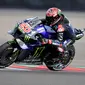 Pembalap Monster Energy Yamaha, Fabio Quartararo, akan mengawali balapan MotoGP Mandalika 2022 di posisi paling depan setelah meraih catatan waktu paling cepat pada sesi kualifikasi. (AFP/Sonny Tumbelaka)